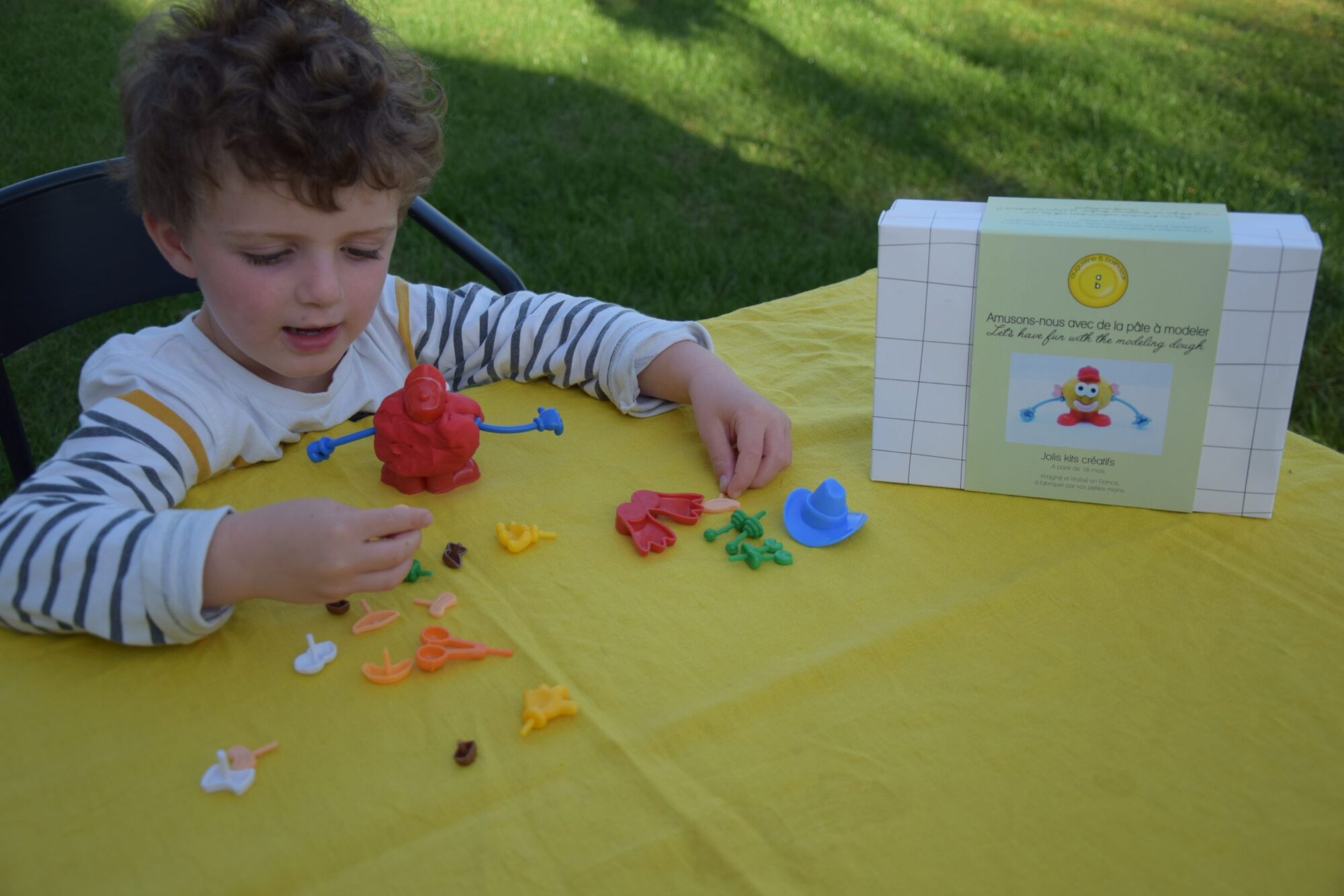 Kit créatif Amusons-nous avec de la pâte à modeler Augustine et Balthazar – Image 3
