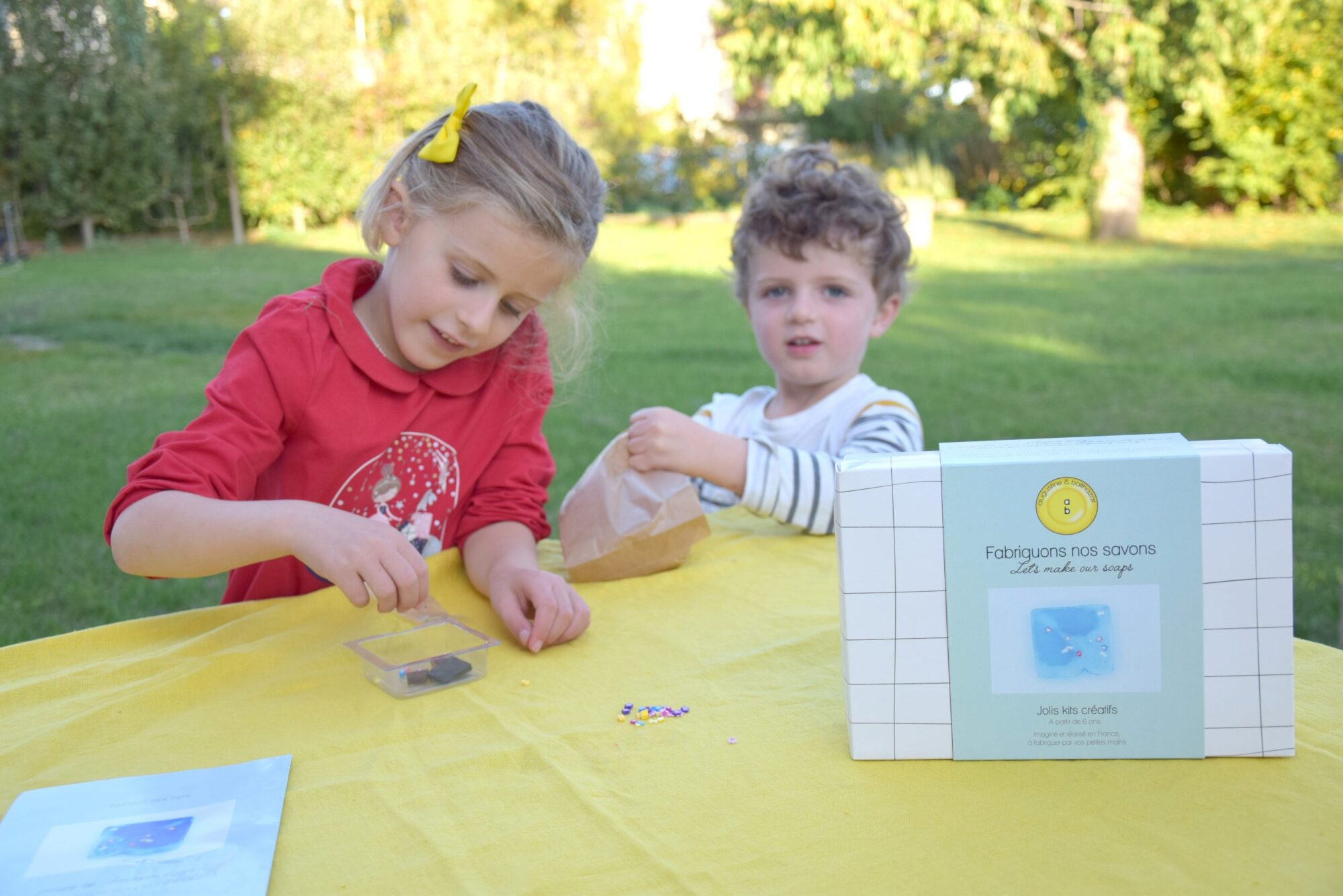 Kit créatif Fabriquons nos savons Augustine et Balthazar – Image 4