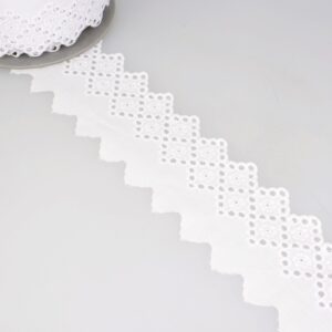 Broderie anglaise losange blanche 65 mm