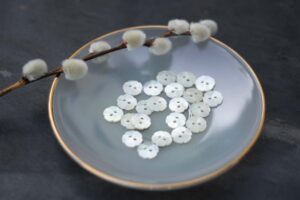 Boutons fleurs nacre écru
