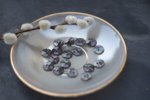 Boutons fleurs nacre vert kaki