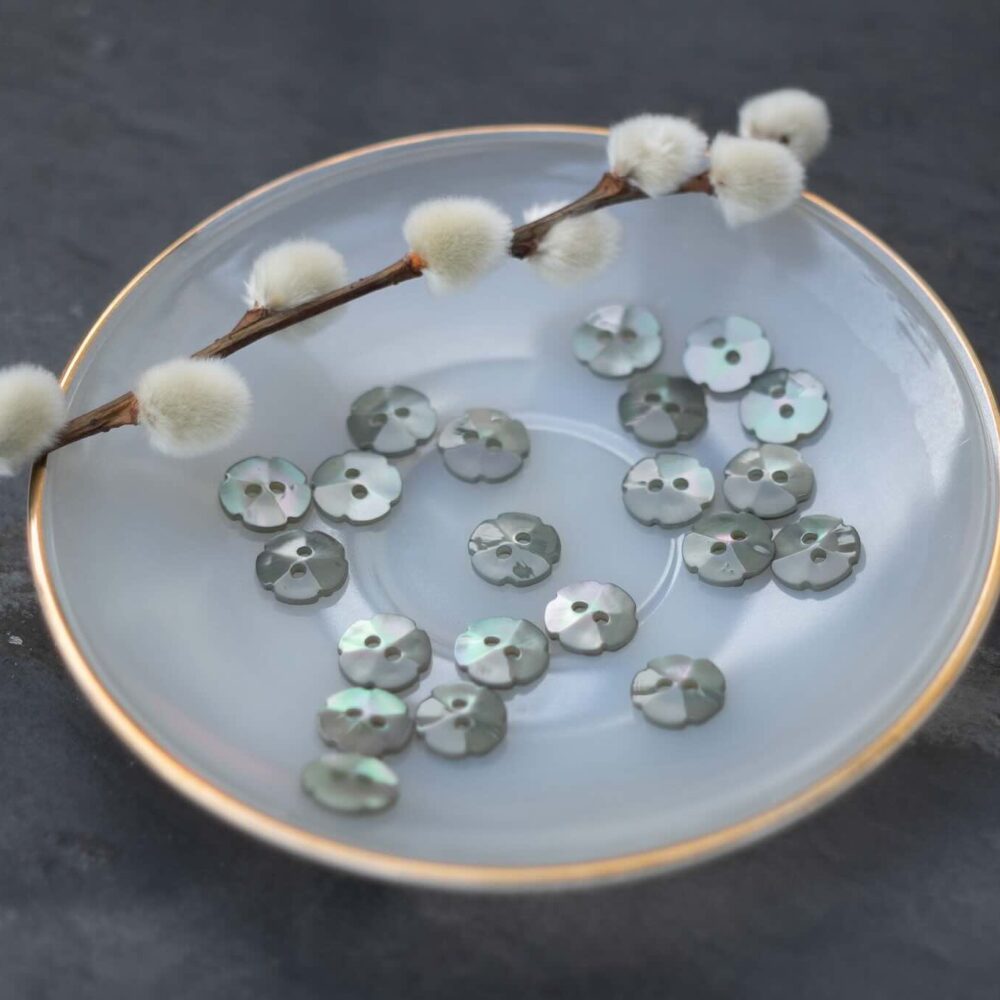 Boutons fleurs nacre vert clair