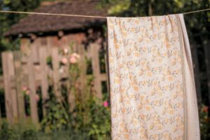 Viscose indienne fond crème Augustine et Balthazar – Image 3