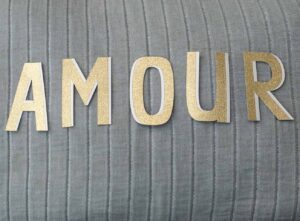 Lettres dorées AMOUR – Image 5