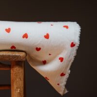 Tissu coton coeurs rouges Augustine & Balthazar